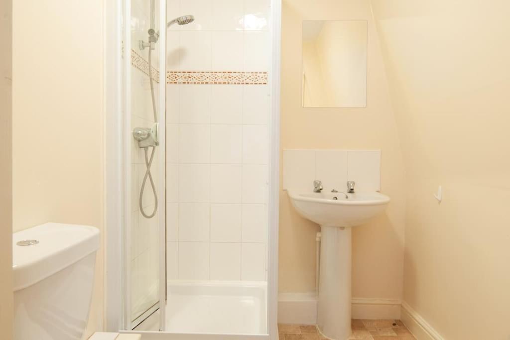 *New* 2-Bed Modern Apartment Burton-upon-Trent Esterno foto